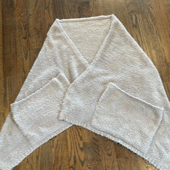 Barefoot Dreams Cozychic travel Shawl grey OS - Picture 3 of 3